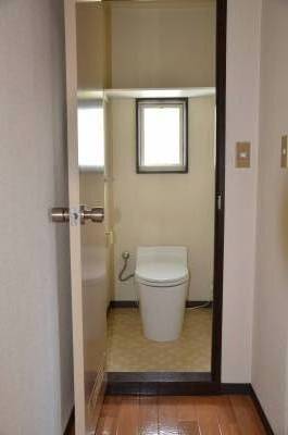 水洗トイレ（w0.8&times;Ⅾ0.3&times;Ｈ0.65）ｍの収納棚


