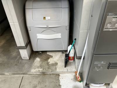 ゴミステーションで清潔に保たれてます。