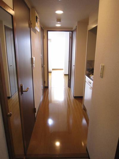 玄関から居室までの廊下