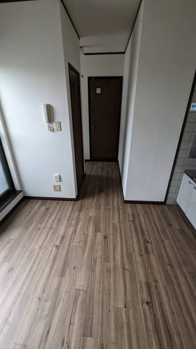 ダイニングから玄関