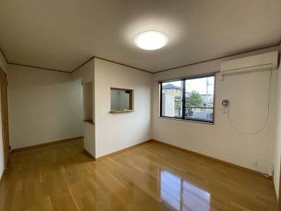 リビング
声で操作出来るシーリングライト付き