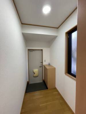 玄関
センサー付きライト設置