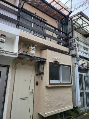 玄関ドア新調、外壁塗装済み