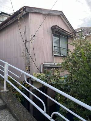 建屋横の坂道