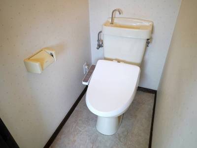 トイレは、温水洗浄便座付きです。