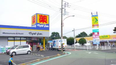 駅前にあります。
