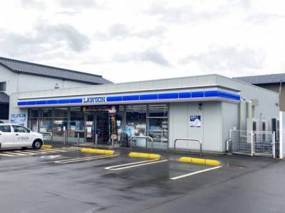 ローソン高岡中新湊口店　徒歩4分