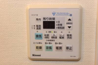 うれしい浴室乾燥機、暖房付です。