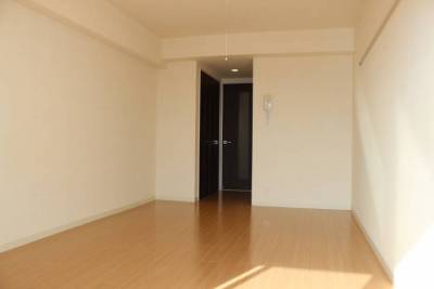 ホワイト基調の清潔感あふれるお部屋です。