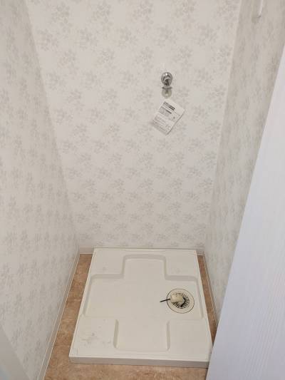 室内洗濯機置き場　廊下の扉の中に設置！隠せます!