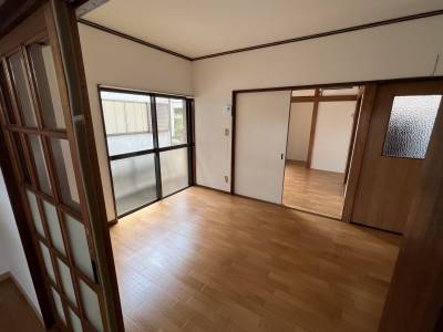 【ダイニング】続き間になっているので、広く使えます♪