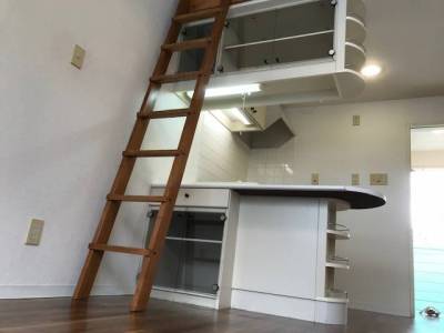 上下の収納部もたっぷりです！オシャレな空間です♬