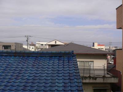住宅地で、高い建物がありません
