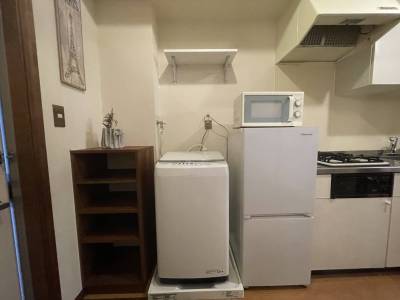 洗濯機、冷蔵庫、電子レンジが揃ってます。