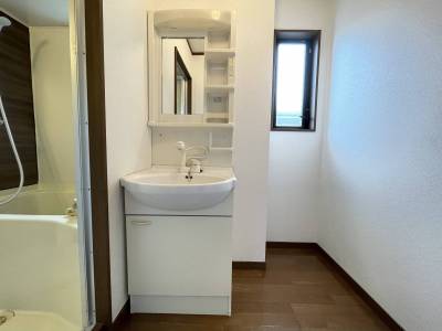 朝から使える独立洗面台！