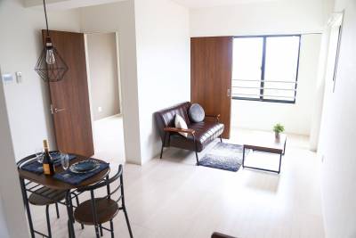 リビング側の全景写真（家具類は参考です）