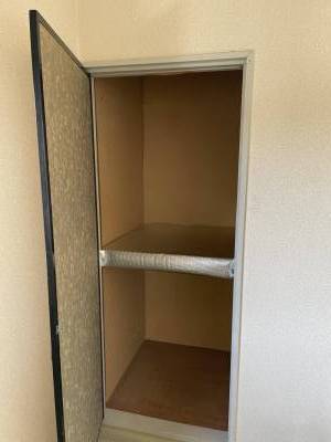 押し入れです。手前、奥の部屋両方にあります。