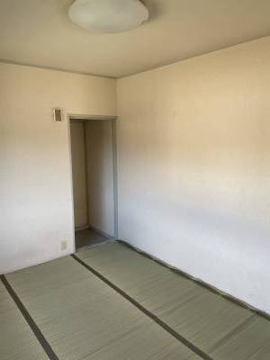 手前6畳の和室です。シンプルで過ごしやすいですね。