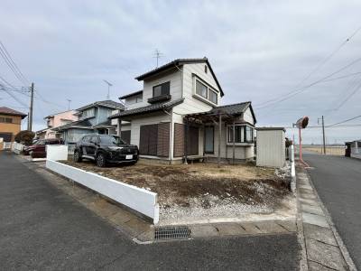 駐車場も広々楽々ですね