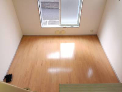 洋室8.5で居室は広々です。