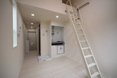 室内洗濯機置きに開放感のあるお部屋です。
