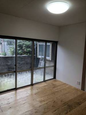 1Fの洋間から見た中庭です