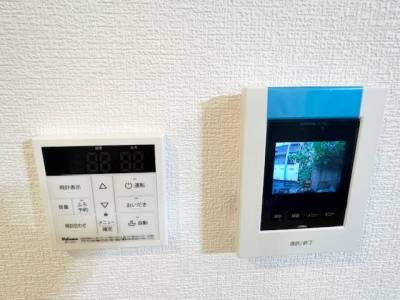 玄関宅配ボックス付きです