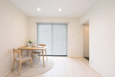 1Fダイニング、フローリング、照明器具付です