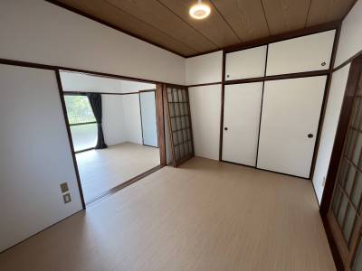 真ん中の部屋にもエアコン設置済み