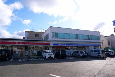 コンビニ／郵便局 徒歩1分！