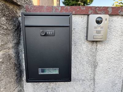 ポスト、ドアホンも新品！液晶付きなので来客時も安心