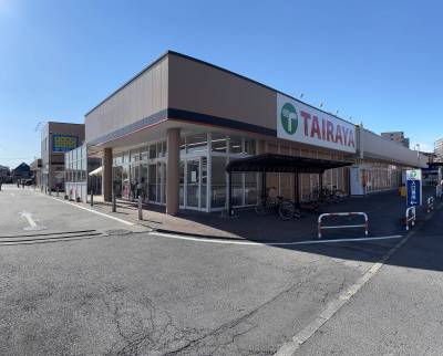 徒歩5分にスーパーあります！