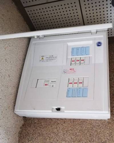 電気設備、新調しています。
