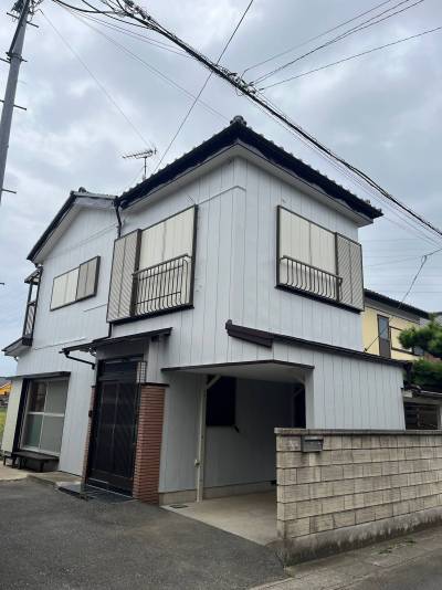 外壁をキレイに塗り直しました