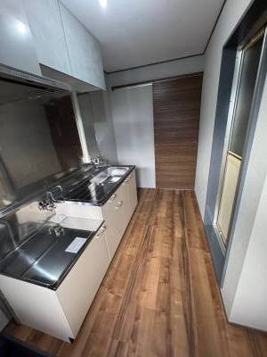 キッチンは新品入替です