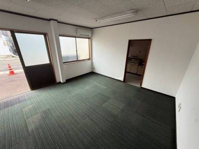 事務所部分です。社長室、炊事室もあります。