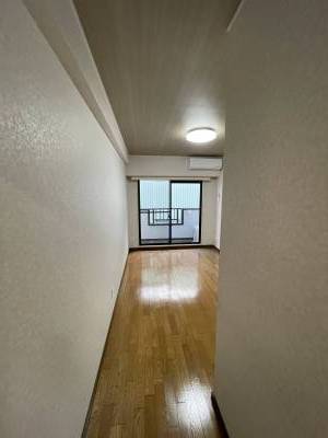 廊下から見た部屋