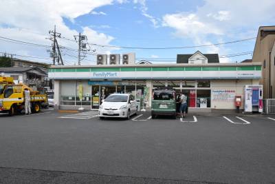 コンビニ（ファミリーマート）　（徒歩6分）