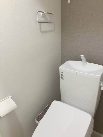 独立トイレで嬉しいですね！もちろん温水洗浄便座です♪
