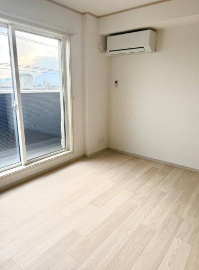 明るく開放感のあるリビングです。