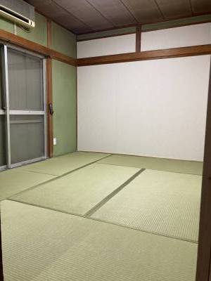 玄関横の和室です。