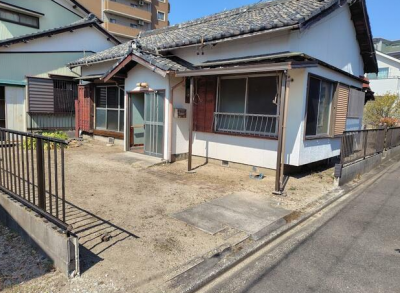 南向きの明るいおうち
広い庭で家庭菜園もできます
