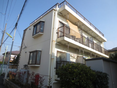 南西からの写真、周りは住宅街で静かです。屋上からは富士山も。