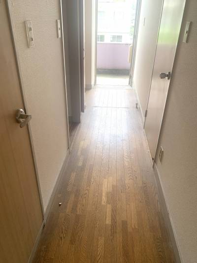 廊下。写真は303のものです