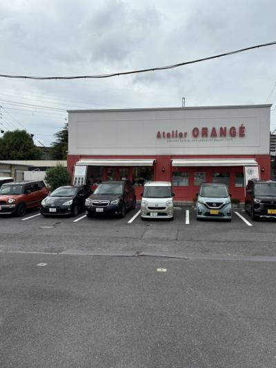 お菓子屋さん結構おいしいお店がありますのでぜひどうぞ