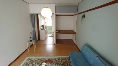 【居室】アクセントクロスは落ち着いたブルーグレー色