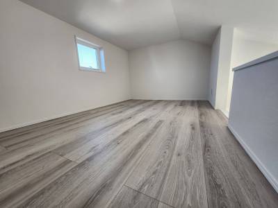 広々ロフト。一人では十分な広さ