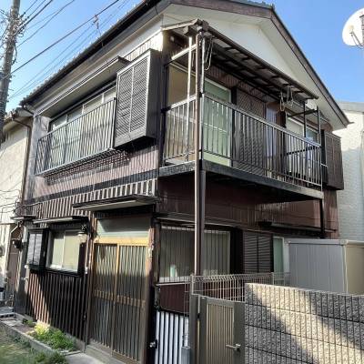 昔ながらの佇まいながら引き締まった外観です。