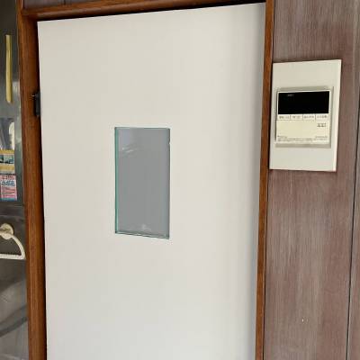 行き来がしやすい両開きの自自ドア