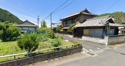 建物の向かい側が家庭菜園（約40坪）になります。